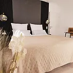 Krueger 'apartment Marina'