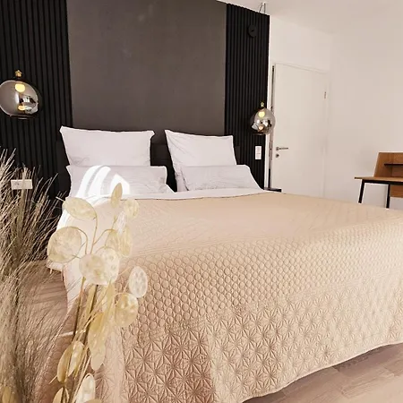 Krueger 'apartment Marina'